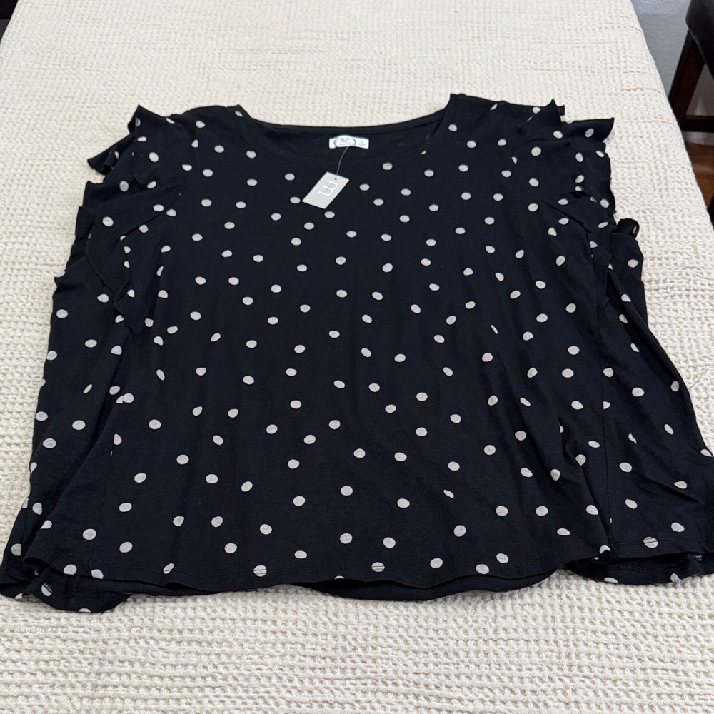 Women’s Plus Size Maurices Black and White Polka Dot Short Ruffle Sleeve Top